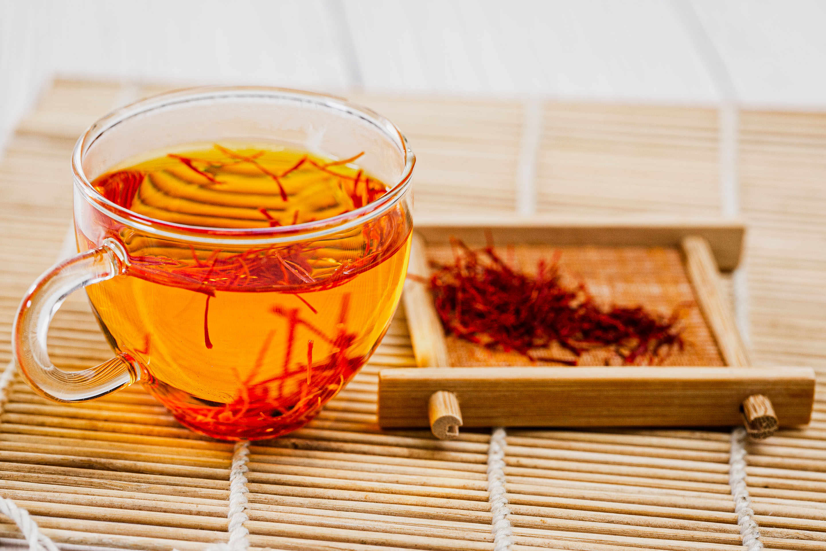 藏红花泡水喝的功效与作用及禁忌 藏红花泡水喝