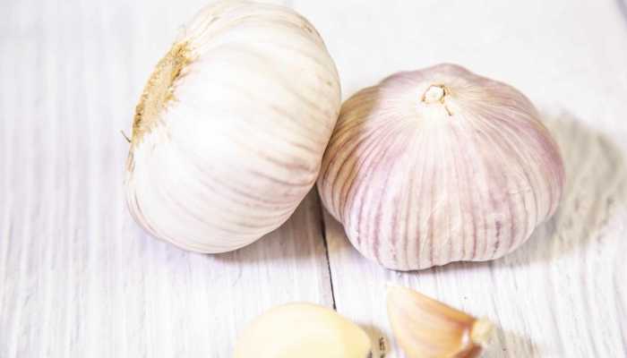 夏天腊八蒜的腌制方法是什么？腊八蒜变绿原因是什么