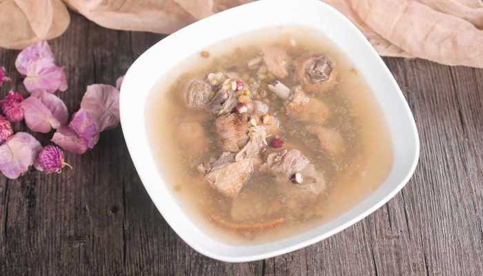 茯苓白术泡水喝的功效有哪些 哪些人不适合喝茯苓白术泡水