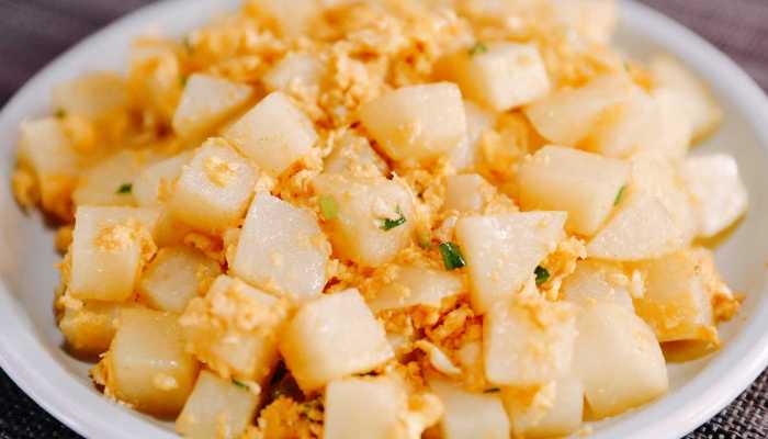 吃了土豆能吃鸡蛋吗？？土豆不能和什么一起吃