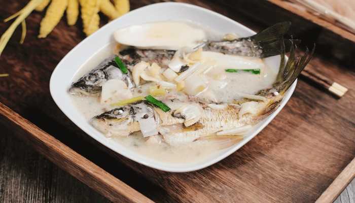 怎么熬鲫鱼汤好喝？如何烹饪