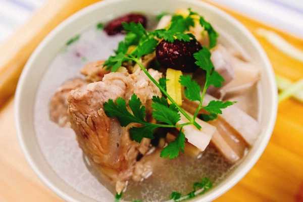 莲藕不能和什么一起吃 莲藕能和大豆一起吃吗？