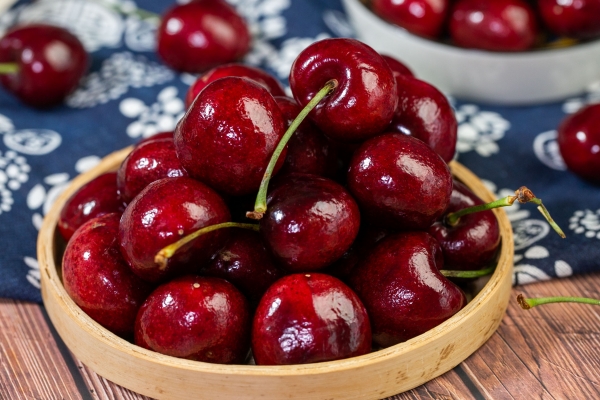 吃车厘子有什么好处和坏处 减肥能吃车厘子吗？