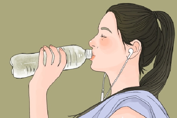 西洋参用开水泡还是温水泡 多喝水对身体的好处和坏处