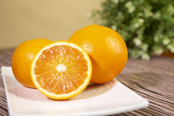 吃了基围虾后多久可以吃橙子 吃橙子的好处