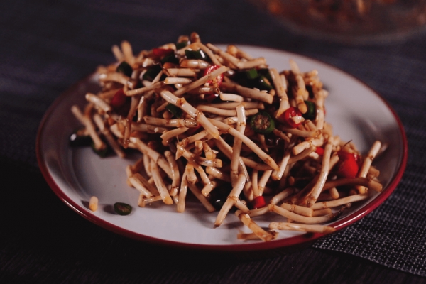 折耳根放冰箱能保存几天 新鲜折耳根怎么吃