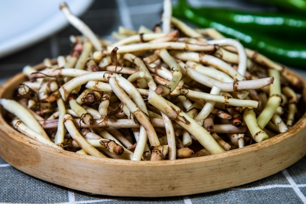 折耳根为什么又叫鱼腥草 过量吃鱼腥草的坏处