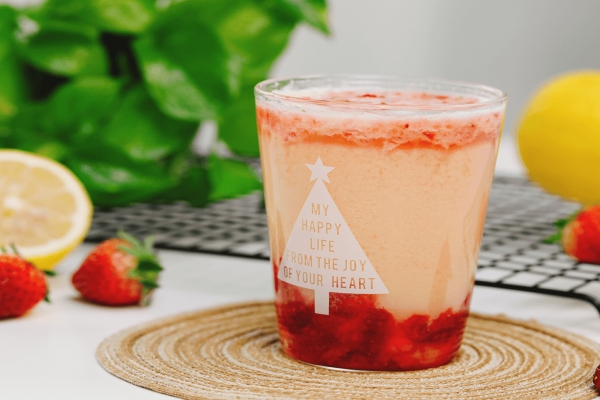 草莓放在室内一晚上会坏吗？ 草莓适合和什么水果榨汁