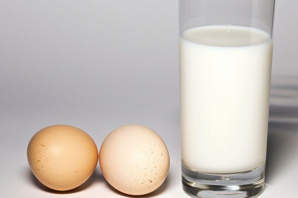 鸡蛋和牛奶可以一起吃吗？ 早餐适合吃什么