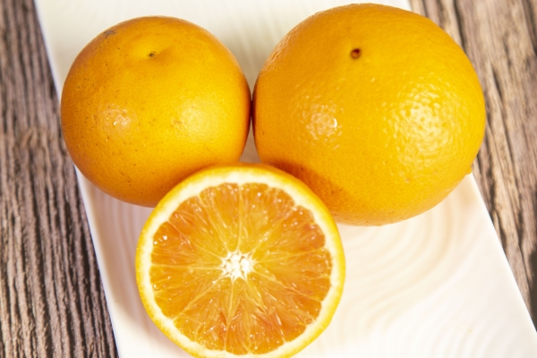 橙子和牛奶可以一起吃吗？ 橙子和牛奶的功效