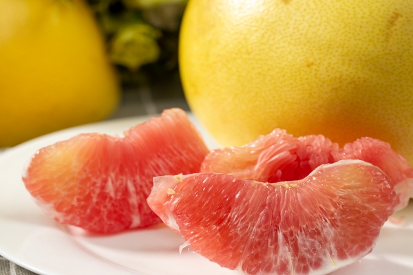 柚子和牛奶可以一起吃吗？ 柚子可以做什么吃的