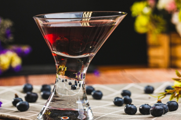 蓝莓泡酒保质期一般多久 蓝莓的常见食用方法