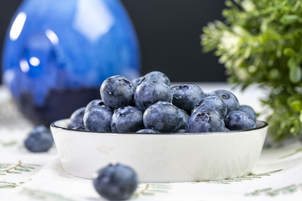 蓝莓泡酒有什么功效 蓝莓的日常吃法
