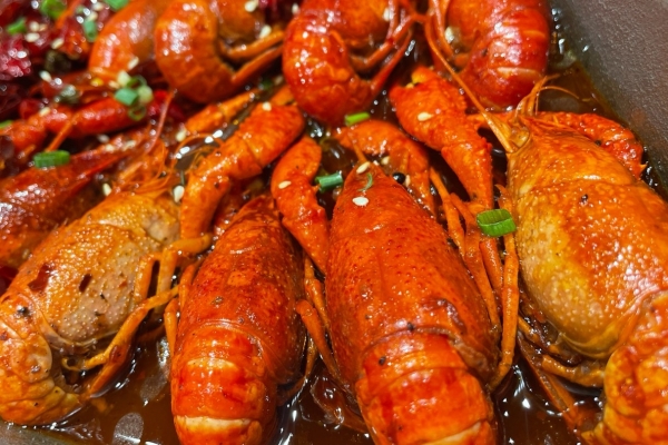 小龙虾头部的黄是什么东西 小龙虾不适宜什么人吃