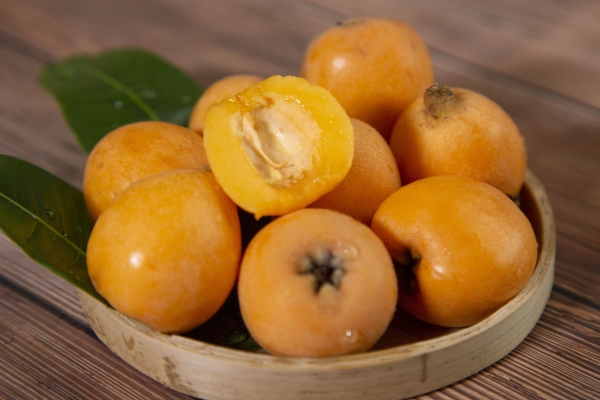 枇杷果里的核可以吃吗？ 什么食物不能和枇杷一起吃