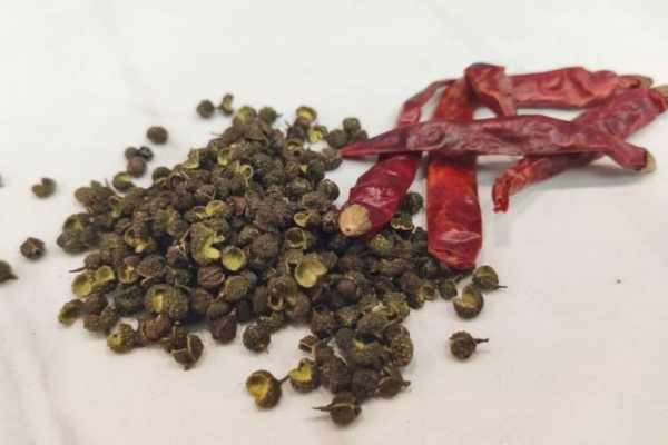 枇杷果里的核可以吃吗？ 什么食物不能和枇杷一起吃