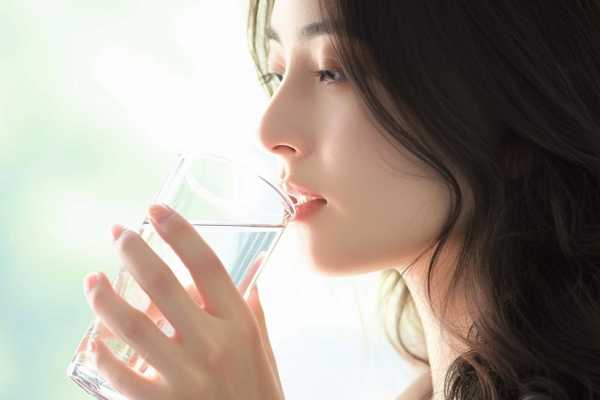 夏季皮肤干燥起皮怎么办 皮肤干燥起皮如何应对