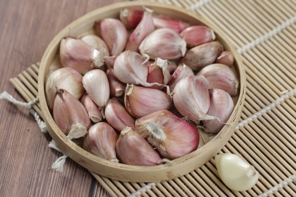 夏季新鲜大蒜怎么长期保存 夏季保存新鲜大蒜的方法