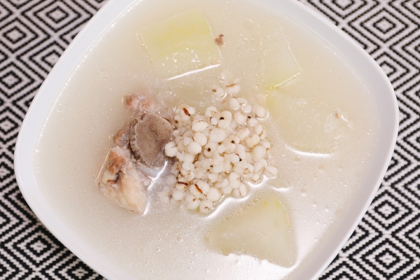 薏米祛湿排骨汤怎么喝最好 薏米祛湿排骨汤的禁忌人群