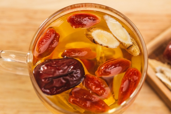 艾叶和大枣泡水喝能祛湿吗？ 艾叶和大枣泡水喝的方法