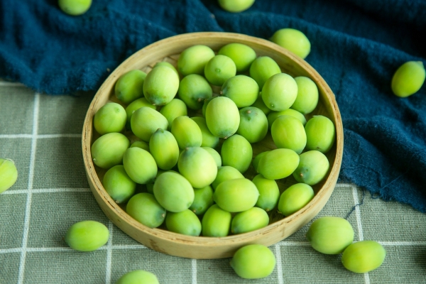 莲子和红糖煮水喝能祛湿吗？ 莲子和红糖煮水的好处