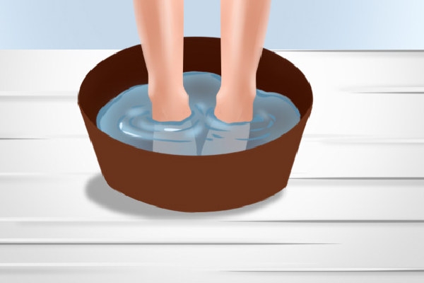 祛湿泡脚可以加什么东西 泡脚加什么辅助祛湿气