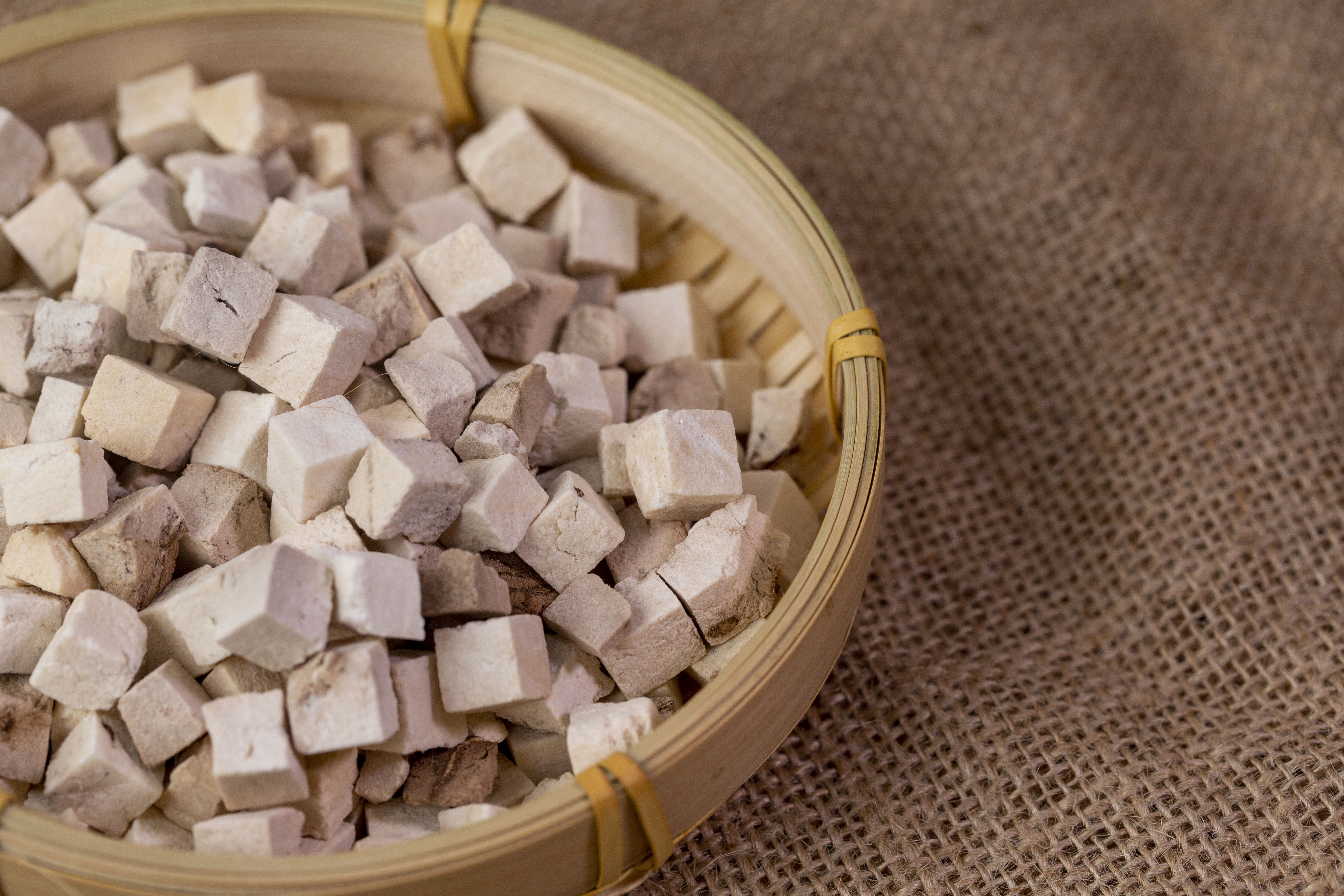 白茯苓和土茯苓祛湿哪个好 白茯苓和土茯苓的功效