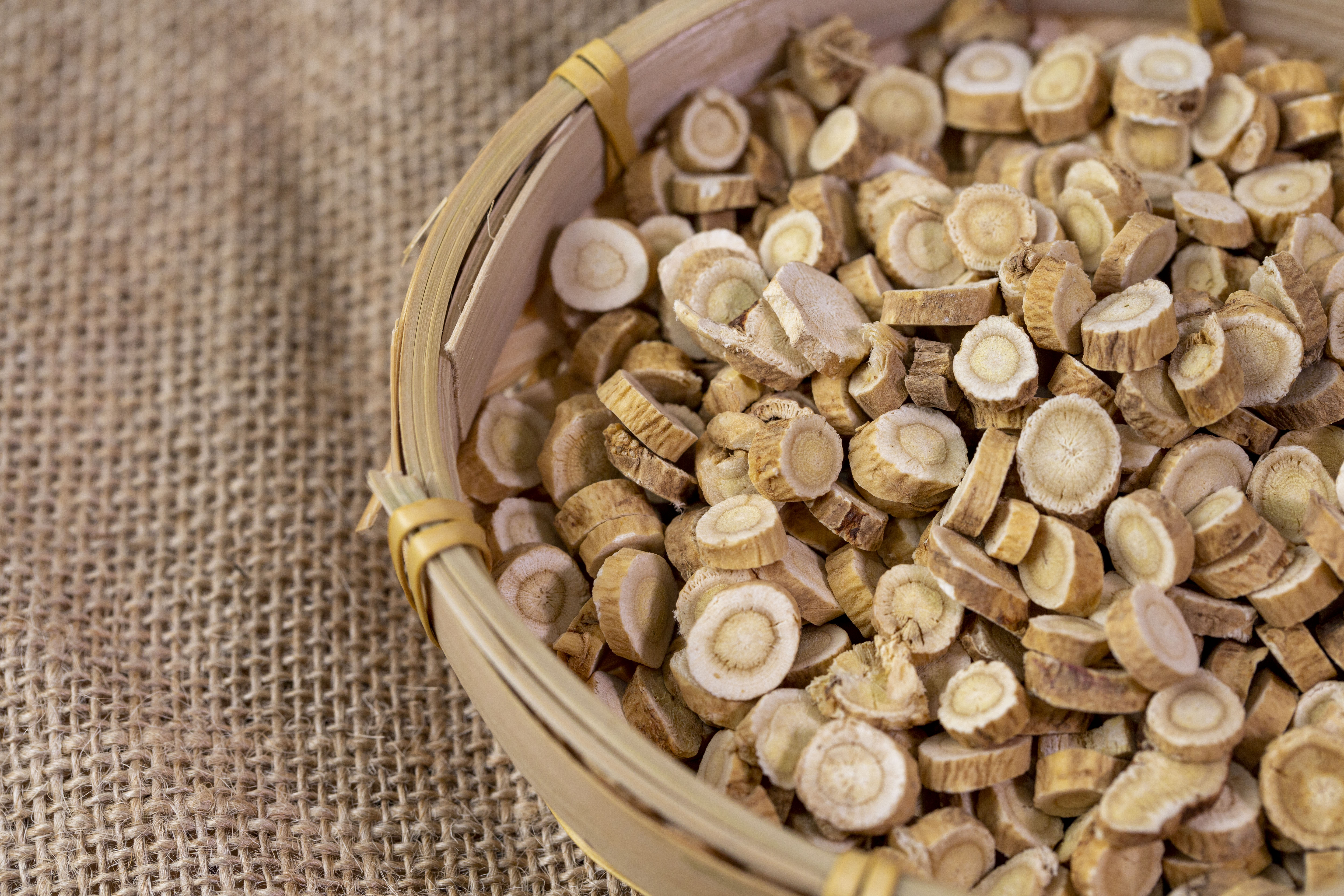 黄芪泡水喝会上火吗？ 黄芪的功效与作用