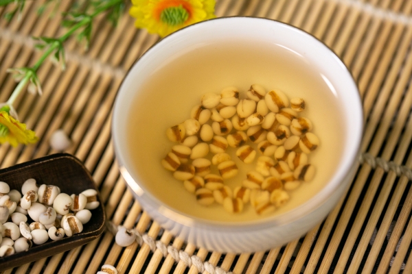 哺乳期可以喝莲子心茶吗？ 莲子心茶什么人不能喝