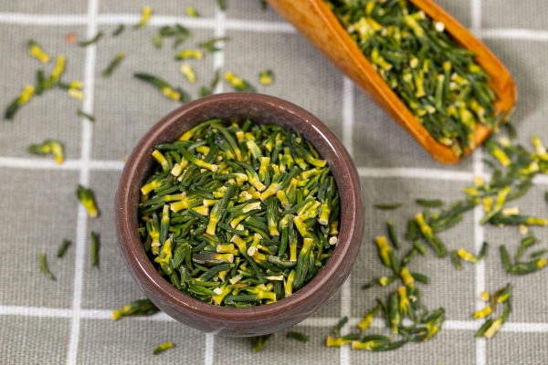 莲子心泡水喝可以减肥吗？ 莲子心泡水喝有什么好处和坏处