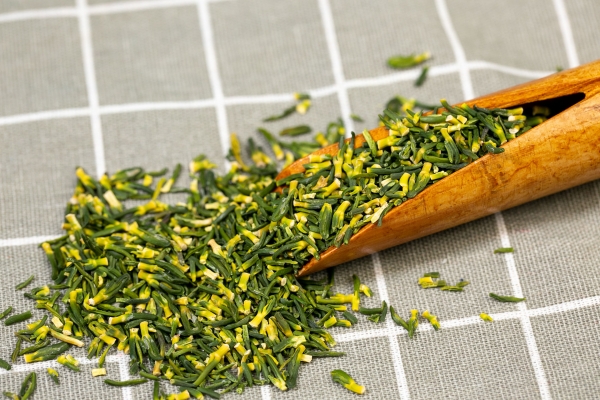 莲子心和菊花能一起泡水喝吗？ 菊花麦冬莲子心泡水喝的功效