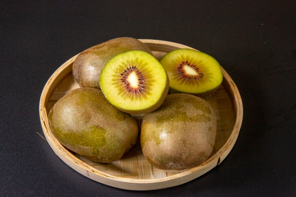 猕猴桃怎么催熟 猕猴桃硬的放冰箱还是常温下