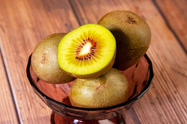 猕猴桃怎样存放才会熟透 熟透的猕猴桃的保存方法