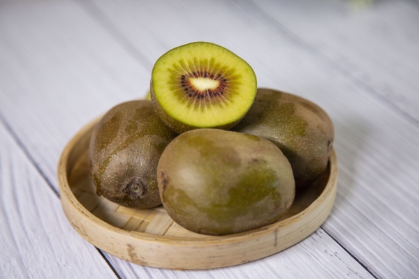 猕猴桃怎样存放才会熟透 熟透的猕猴桃的保存方法