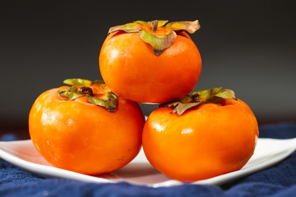 柿子和牛奶能一起吃吗？ 吃柿子和牛奶的注意事项