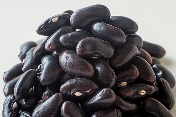 黑豆泡醋的功效 黑豆泡醋的注意事项