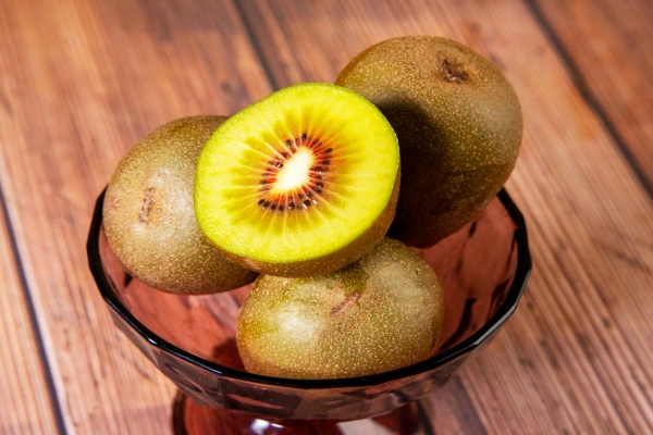 奇异果与猕猴桃有什么不同 奇异果和猕猴桃是一种吗？