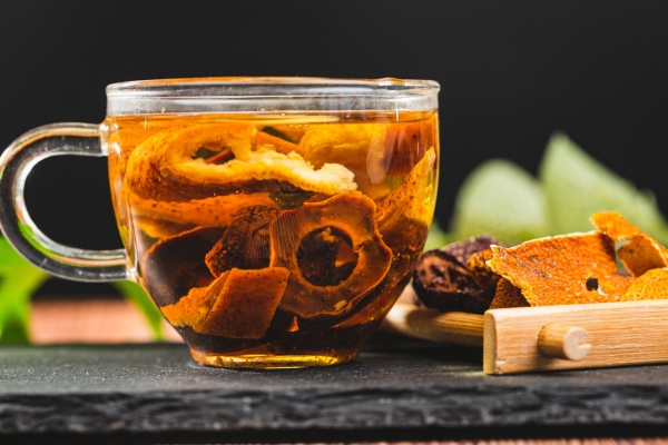 山楂泡水有什么功效和作用 山楂泡水有什么禁忌