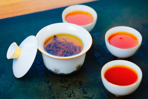 湿气重的人喝红茶可以祛湿气吗？ 喝红茶会增加体内湿气吗？