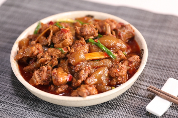 魔芋是怎么制作出来的 魔芋的原料是啥