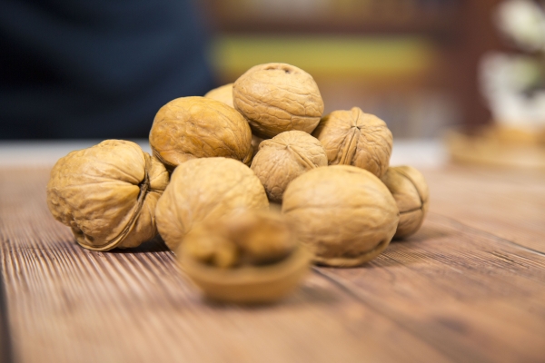 核桃壳的功效与作用 核桃壳鸡蛋煮水喝的功效