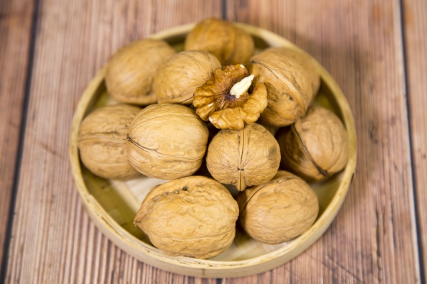 核桃壳的功效与作用 核桃壳鸡蛋煮水喝的功效