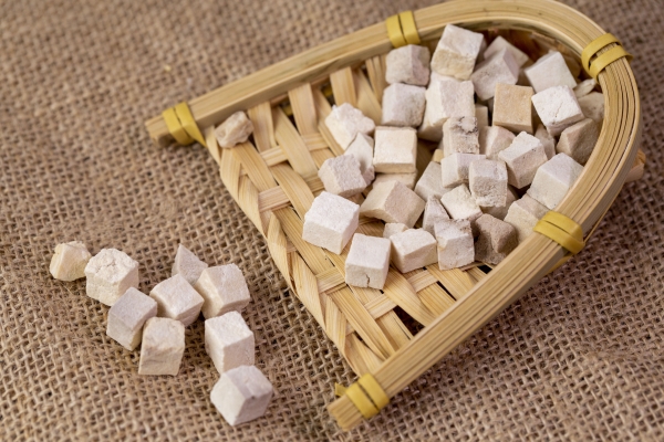 茯苓泡水喝的功效与作用 茯苓四种人不能吃