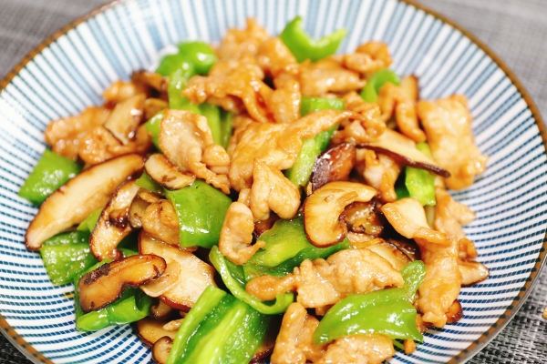 干香菇没熟吃了会中毒吗？ 食用干香菇需要注意什么