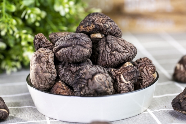 干香菇保质期多长时间 干蘑菇放了三年还能吃吗？