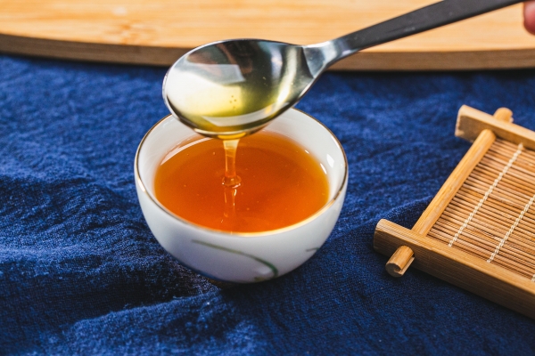 体内湿气重可以喝蜂蜜水吗？ 喝蜂蜜水会产生湿气吗？