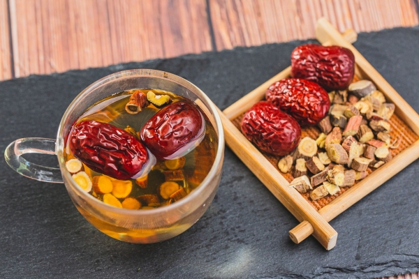 湿气重的人能吃红枣吗？ 湿气重是什么原因造成的