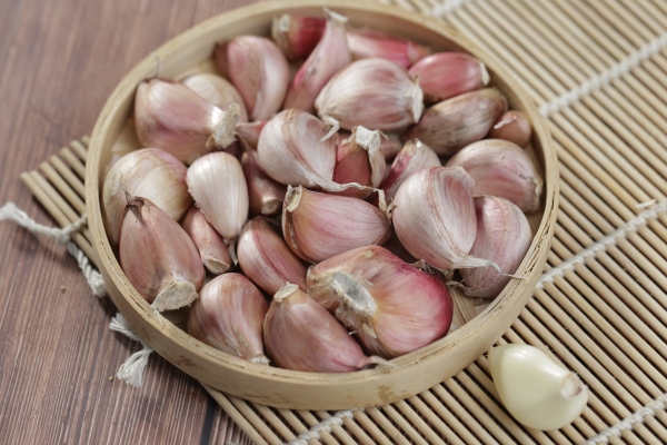 体内湿气重吃大蒜有什么好处 体内湿气重吃什么