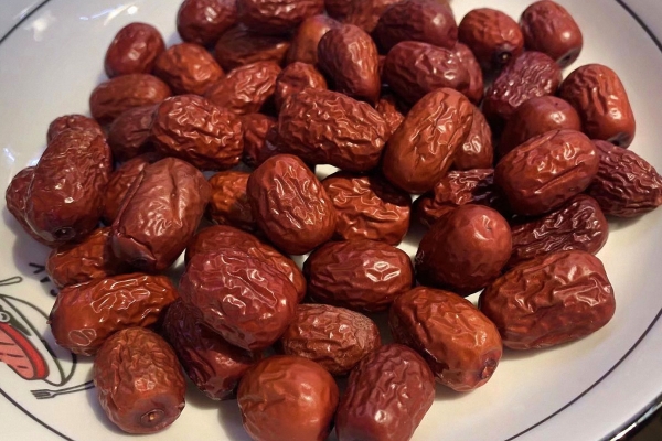 肝火旺能吃红枣吗？ 肝火旺脾胃虚先治哪个