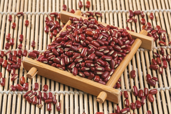 喝冰水会加重体内湿气吗？ 体内湿气重是怎么引起的